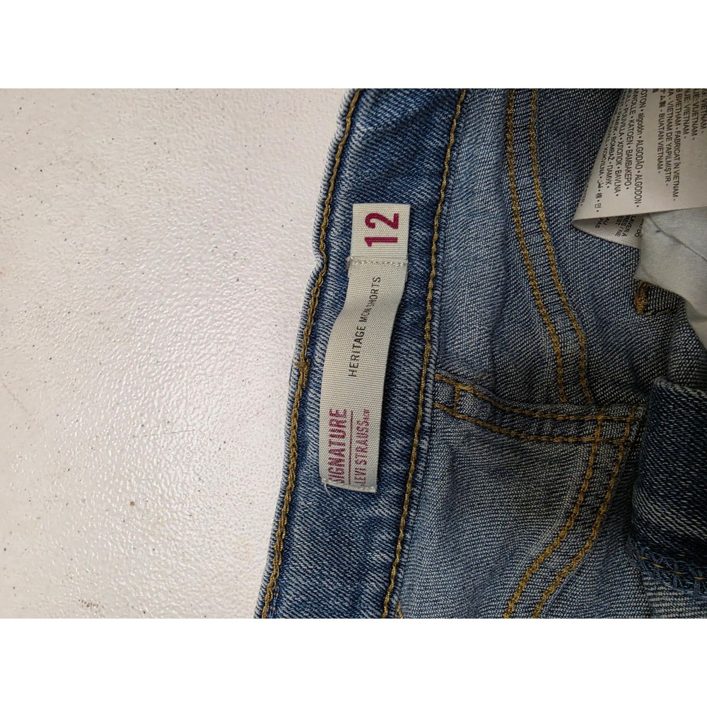Signature Levi Strauss Girls Heritage Mom Shorts Light Wash Floral Embroidery 12 - Picture 5 of 6